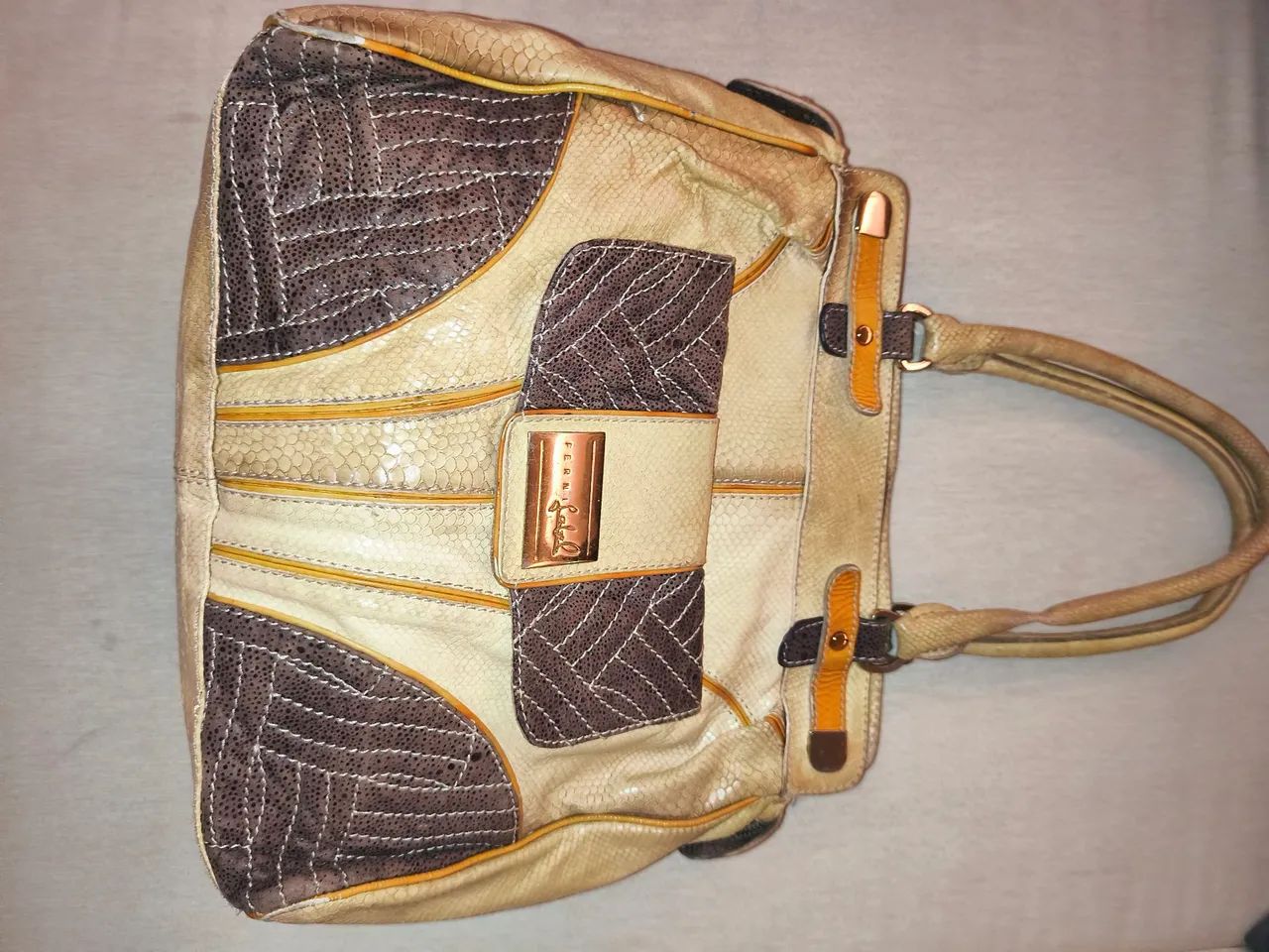 Bolsa em couro marca Ferni