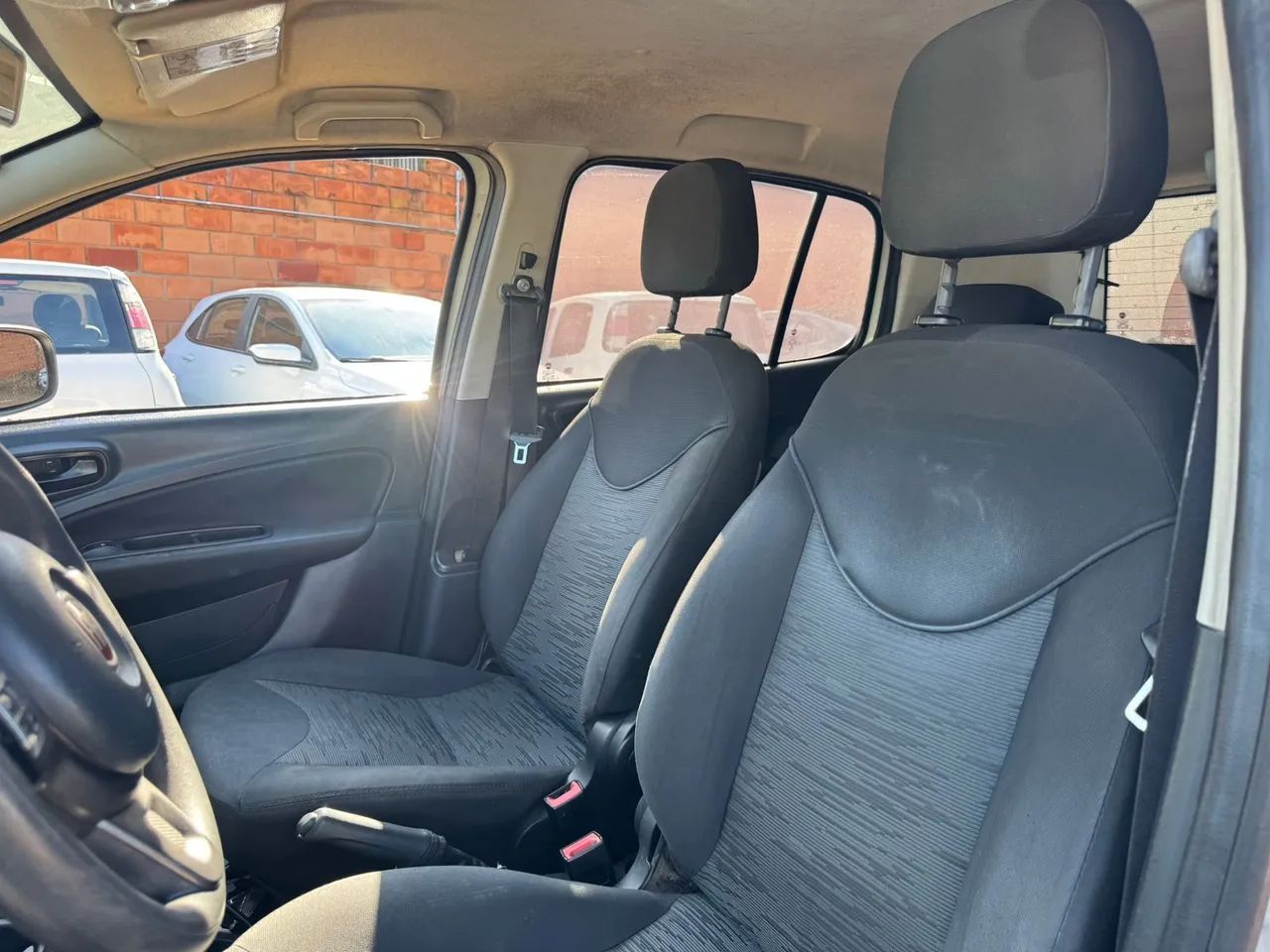 Fiat Uno Attractive 1.0 Flex 6V 5P 2017 - Foto 5