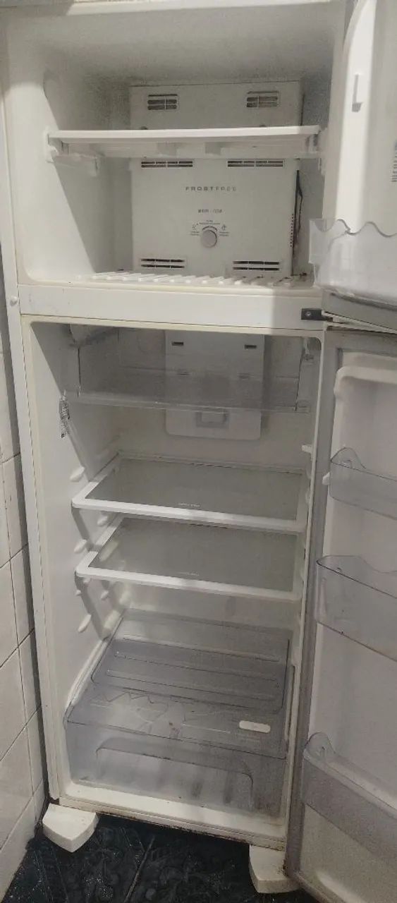 Geladeira Eletrolux COM DEFEITO - Foto 5