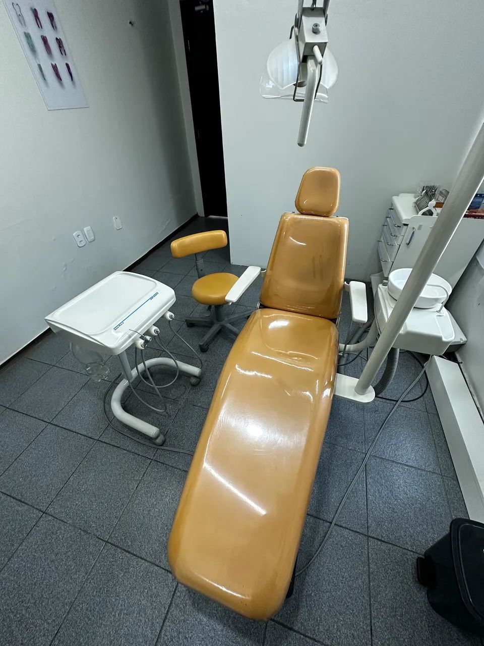 Cadeira odontológica Dabi conservada 