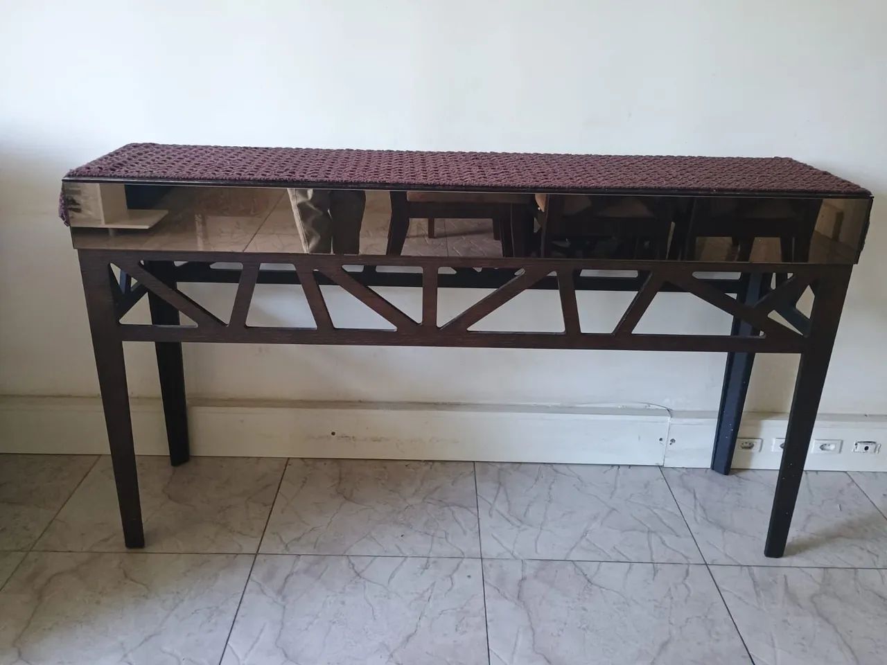 Mesa de vidro com base de madeira com aparador  - Foto 2