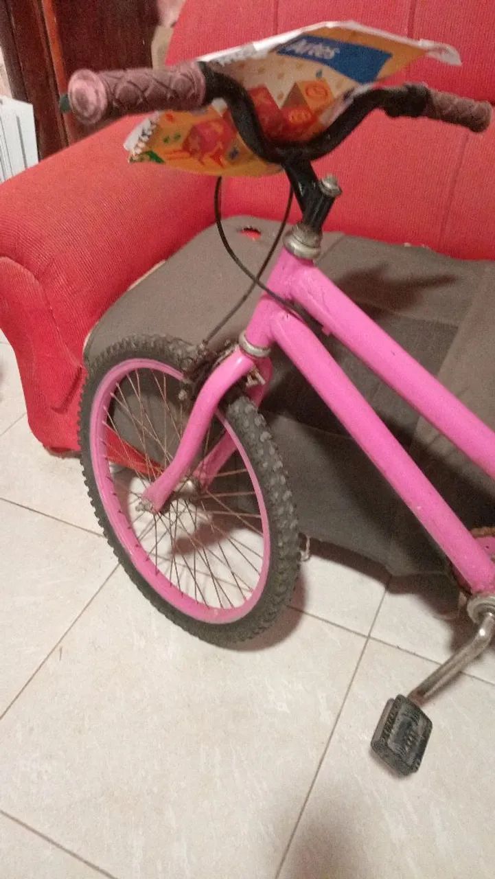 Bicicleta infantil .Vendo bicicleta infantil ,rosa usada ,mais completa,aro 20.  - Foto 2