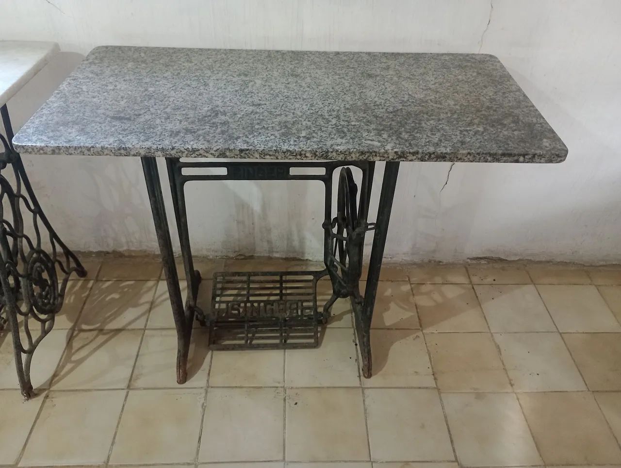 Pede de máquina com tampo de mármore  - Foto 2