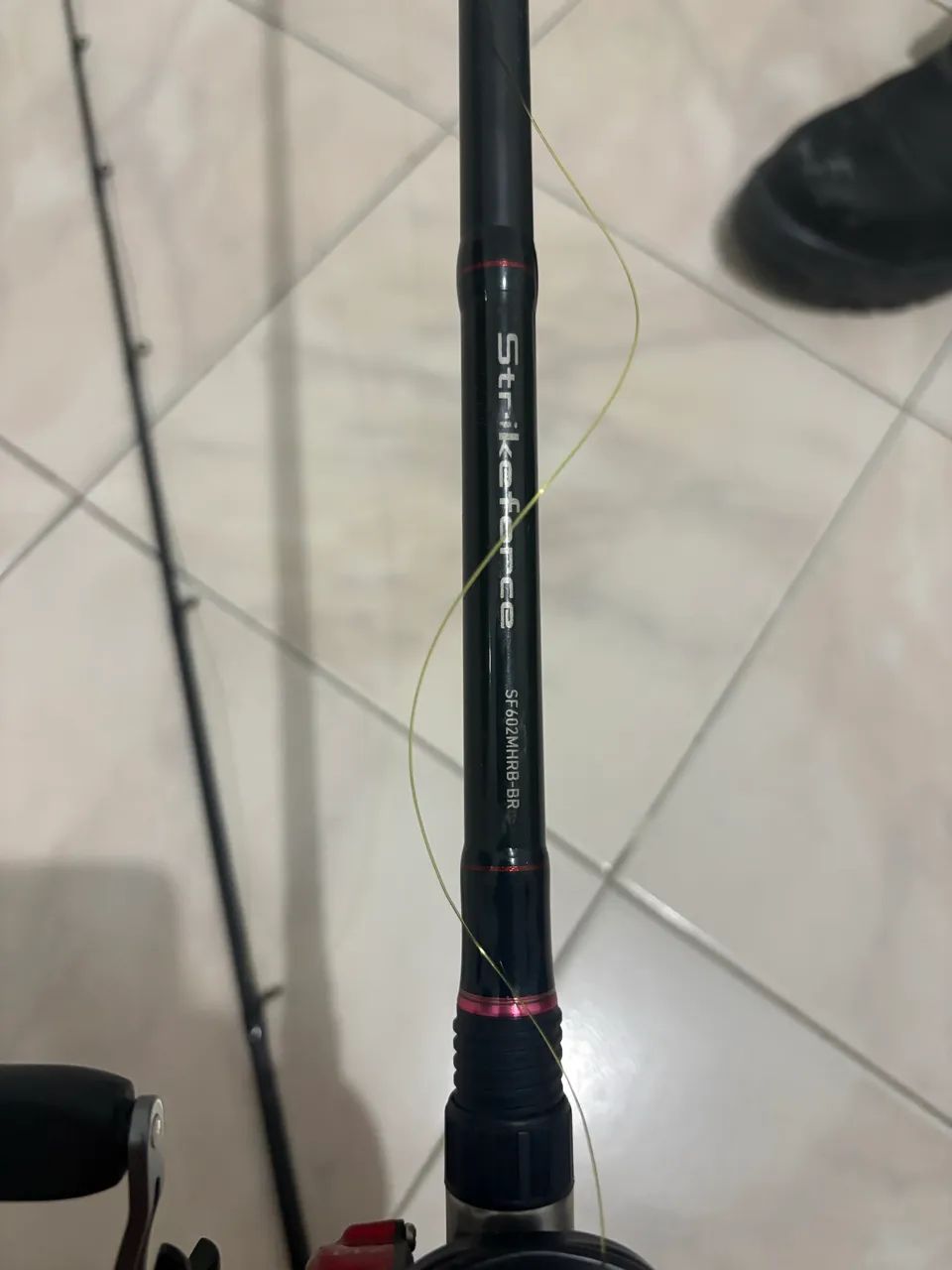 Vara de pesca com carretilha 