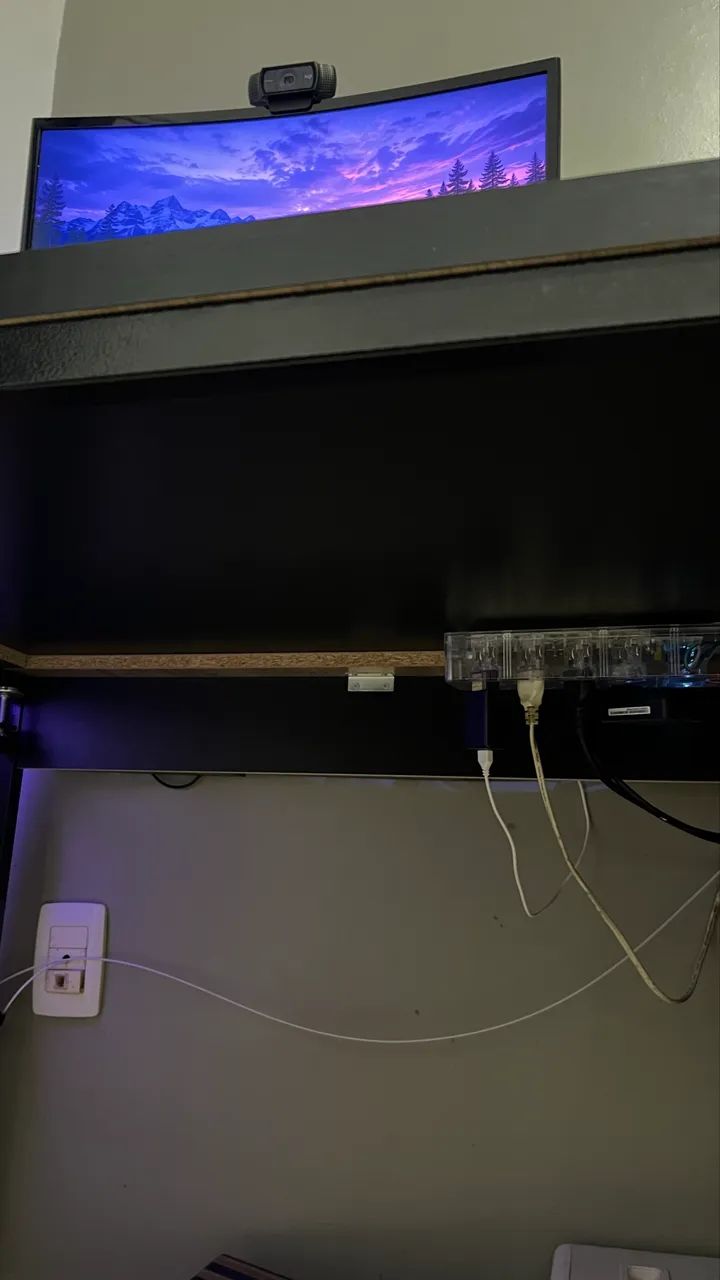 Mesa para escritório 1,80 com led e calha para fios - Foto 3