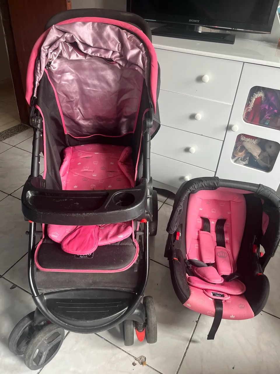 Carrinho de bebê + bebê conforto 