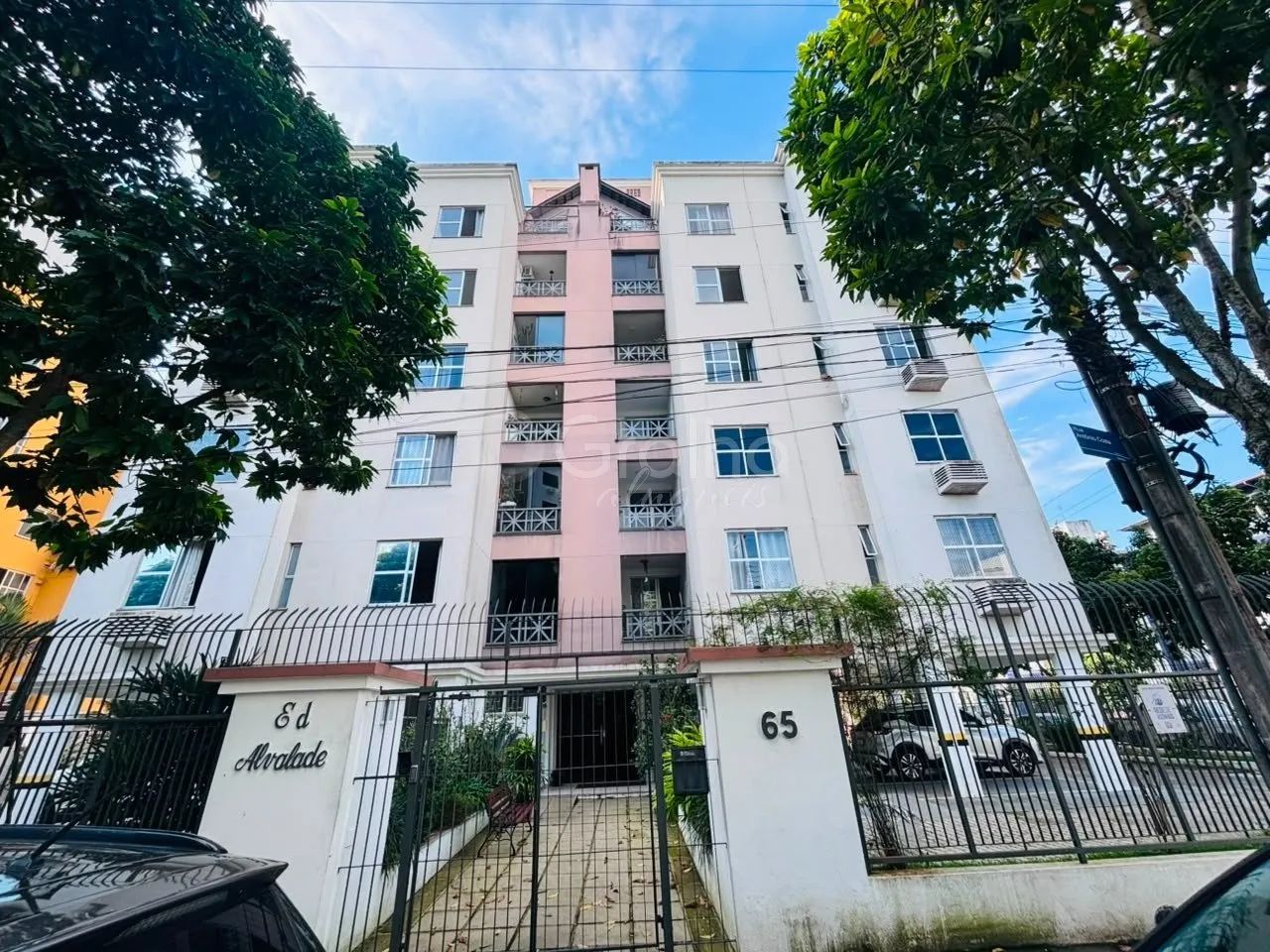 3 quartos, 1 suíte, mobiliado no Itacorubi