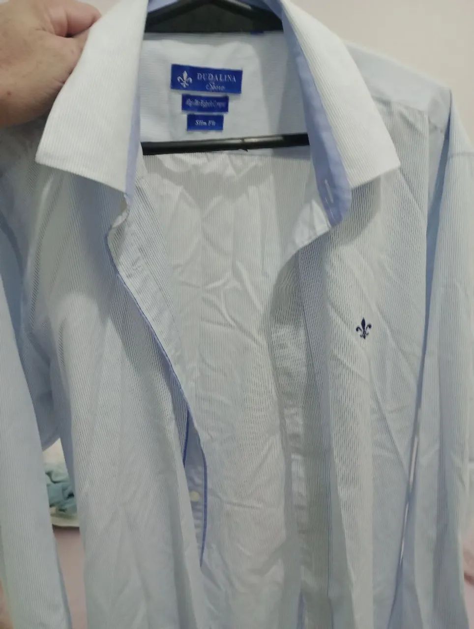 Três camisas sóciais!