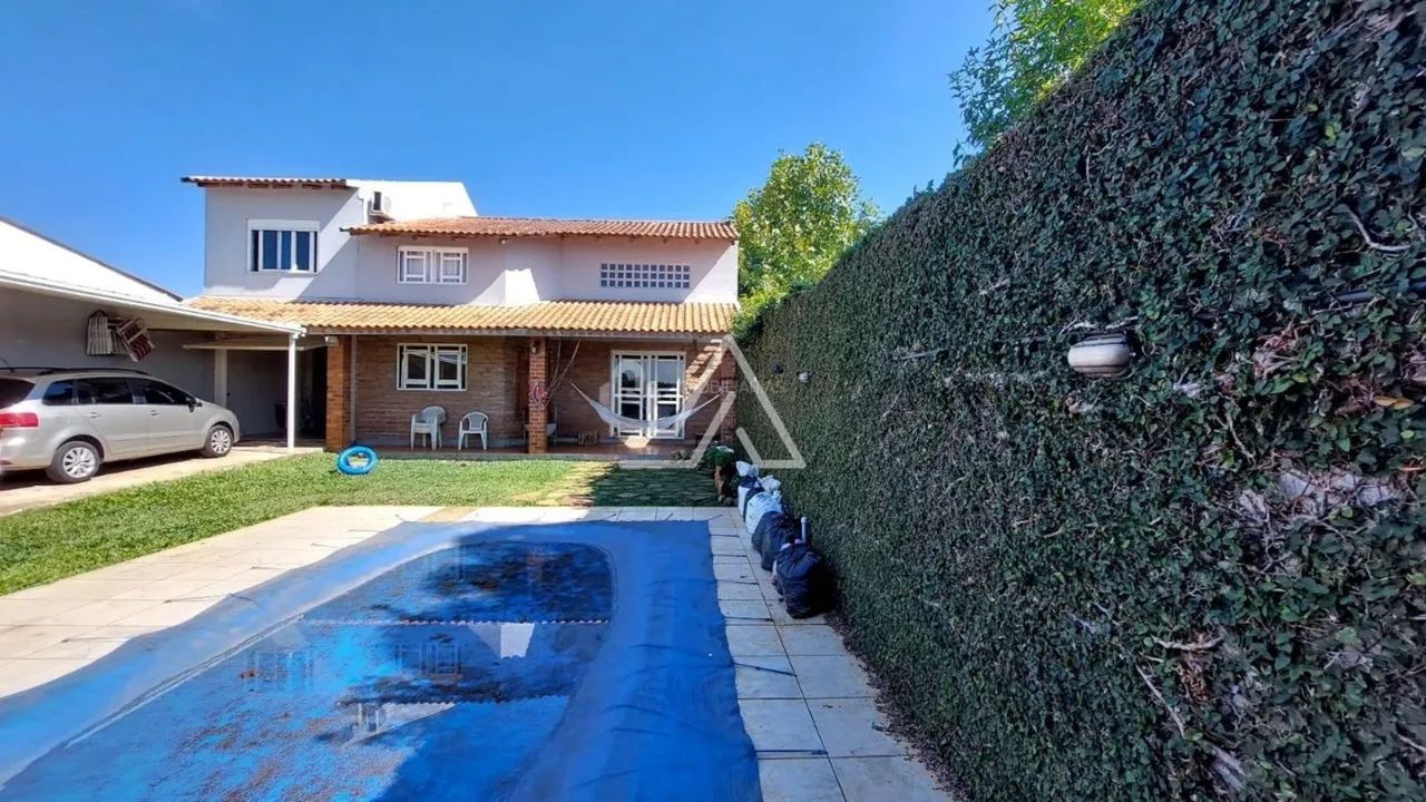CASA 3 DORM.(2 SUÍTES) PISCINA