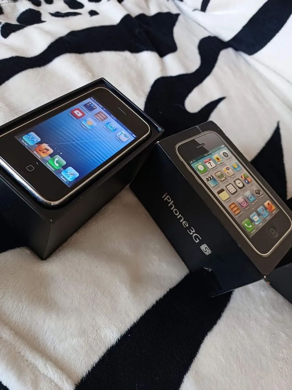 RELÍQUIA ABSOLUTA: iPod Touch 2ª Geração (A1288) + iPhone 3GS funcionando e caixas - Foto 4