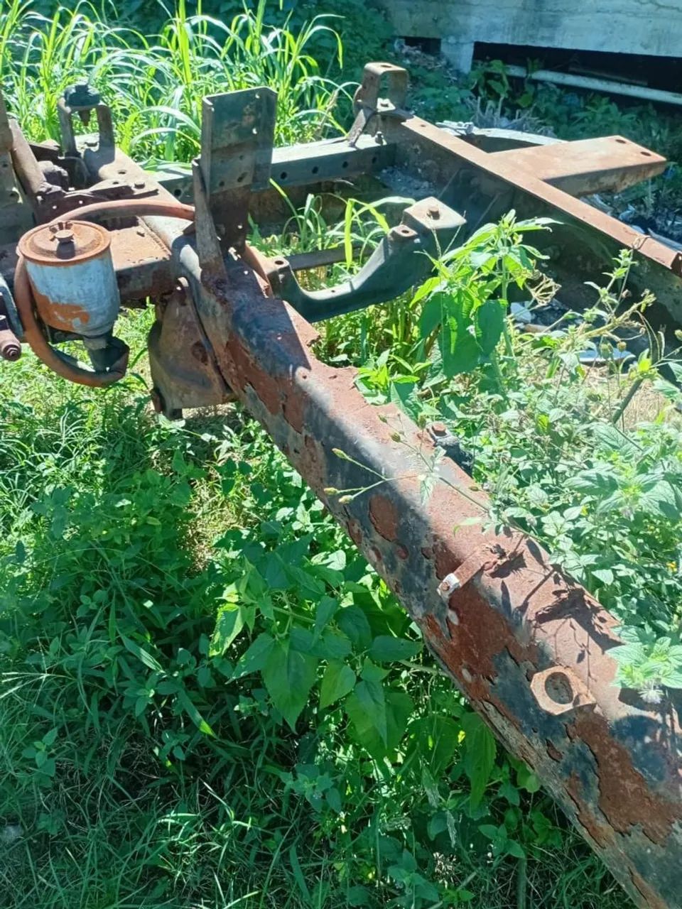 Vendo chassi com cabine,  documentado e recibo aberto. 