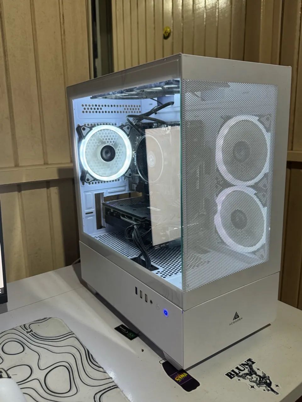 Vendo pc gamer completo, com periféricos, braço articulado, tudo. - Foto 3