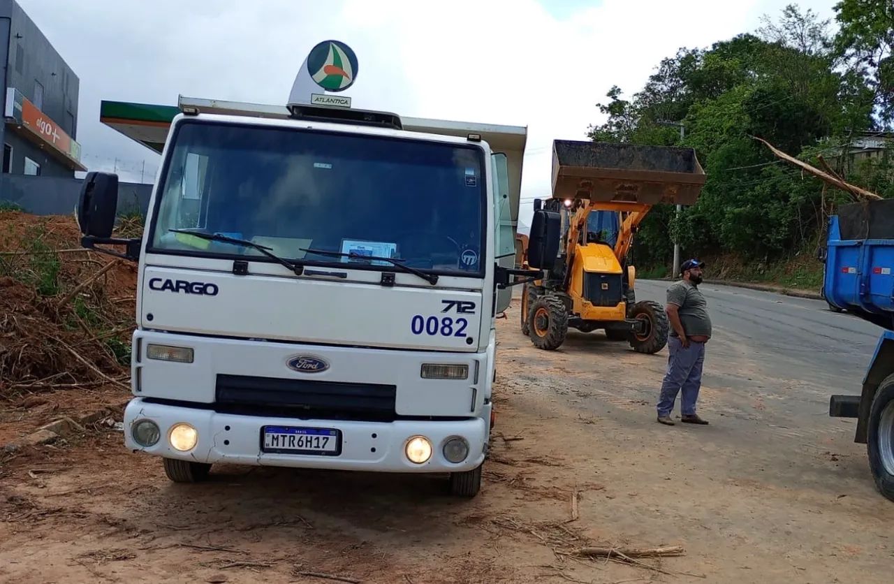 Caminhão 3/4 caçamba Ford 712 impecável . Vendo ou troco  - Foto 3