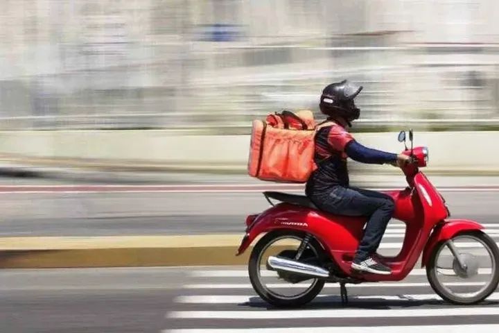 Entregador (motoboy) disponível das 11:30 as 17:00