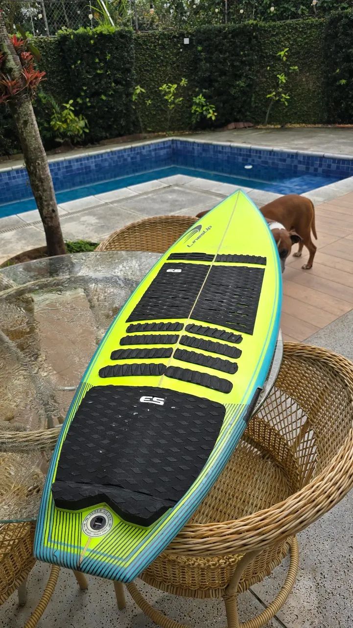 Prancha de surf 5'7" com deck - Foto 2