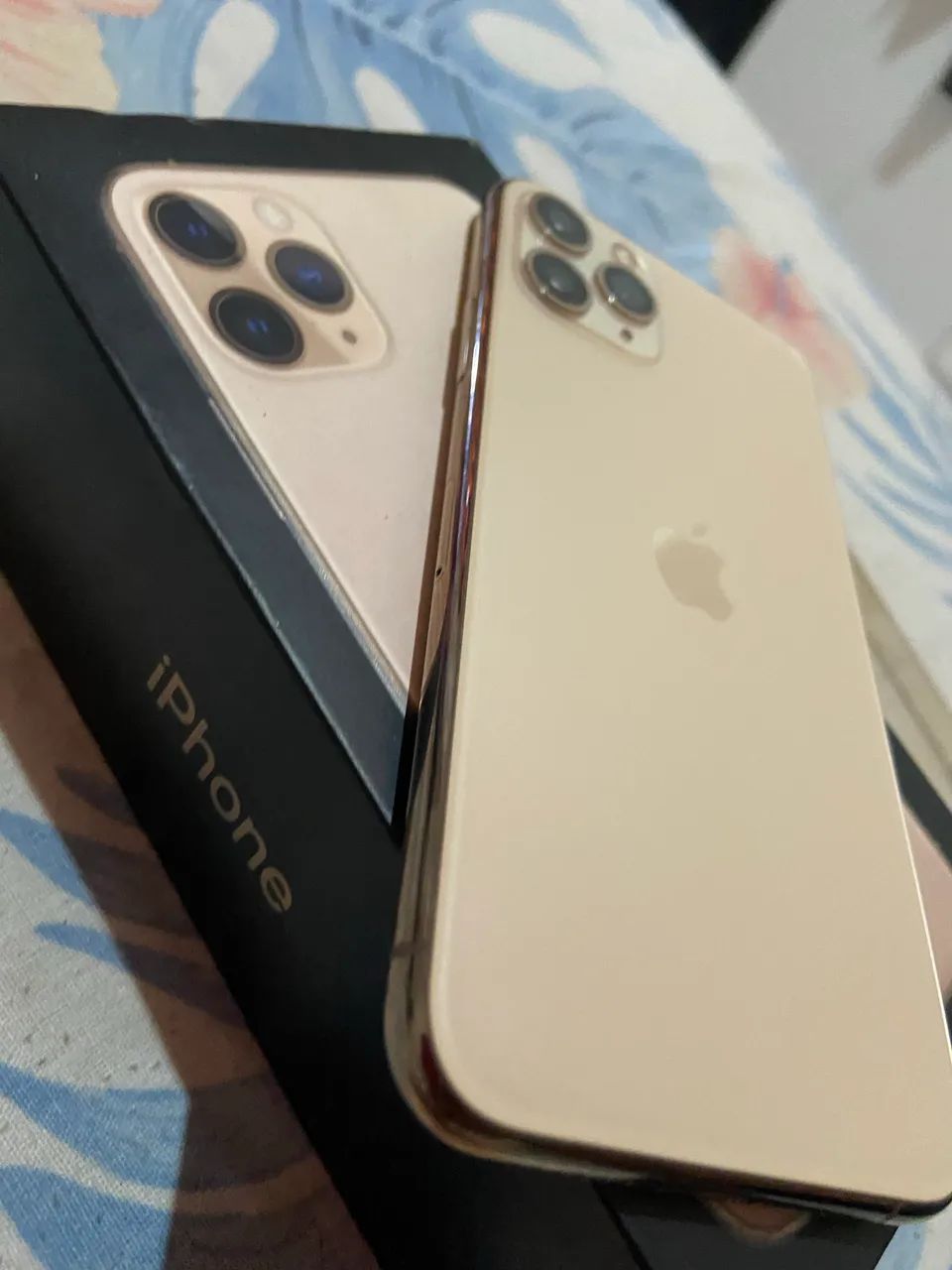 Iphone 11 pro gold 64gb super novo com caixa - Celulares e