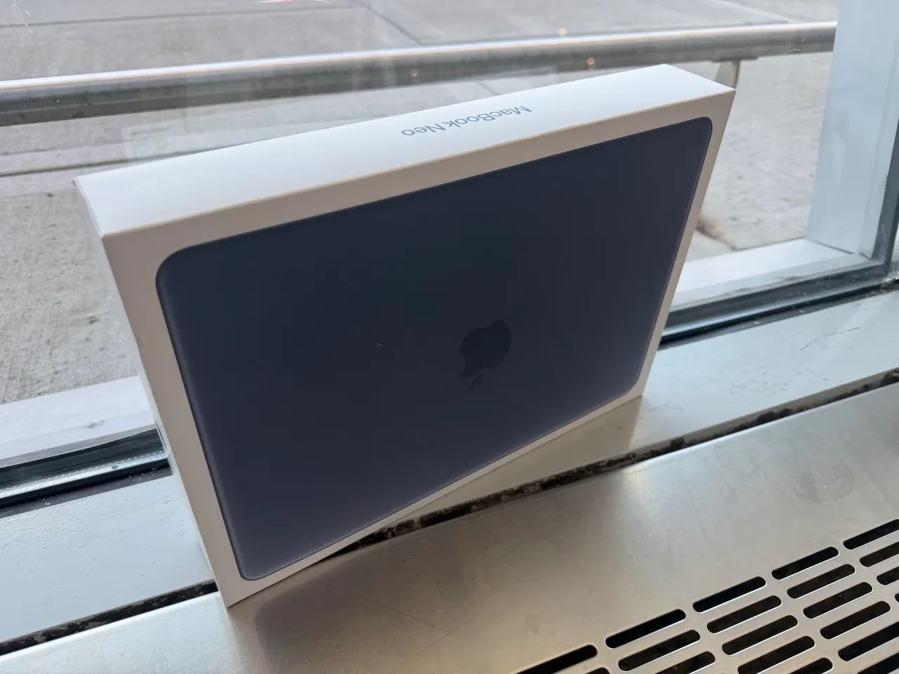 【ほぼ新品】Apple MacBook Neo 256GB インディゴ 100% Apple MacBook Neo Indigo 13 Pol 256GB Lacrado - Notebooks