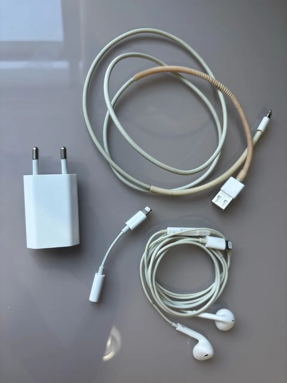 iPhone 8 64 GB dourado com caixa e acessórios - Foto 4