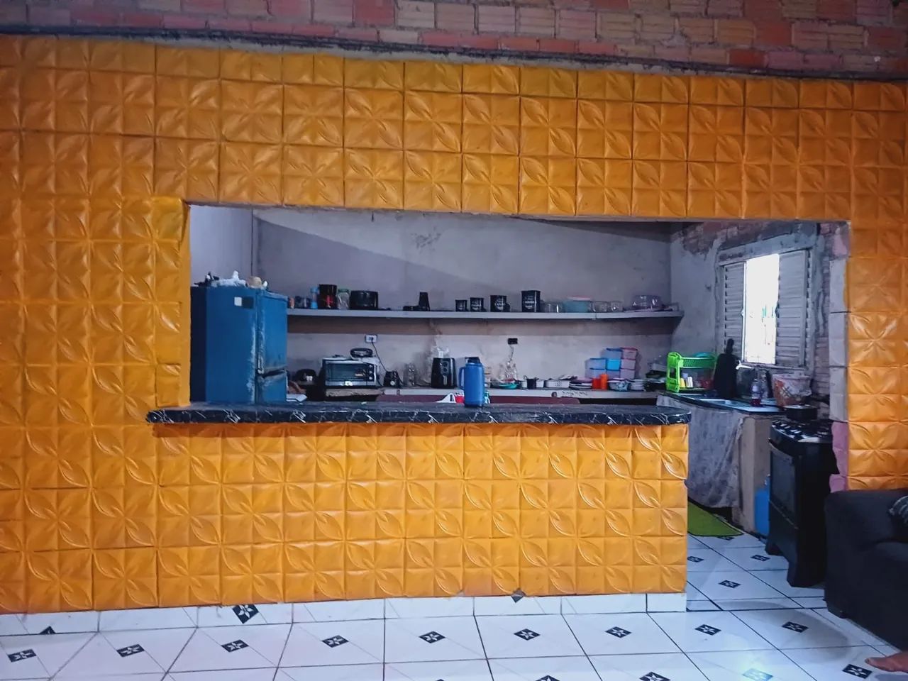 Vende-se uma casa 