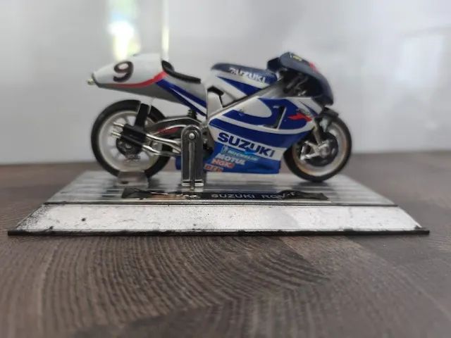 Kit 4 Miniatura Moto Motocicleta Honda e Suzuki 1/18 com base - Foto 3
