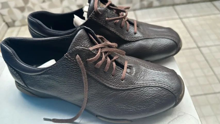 Sapatos em couro