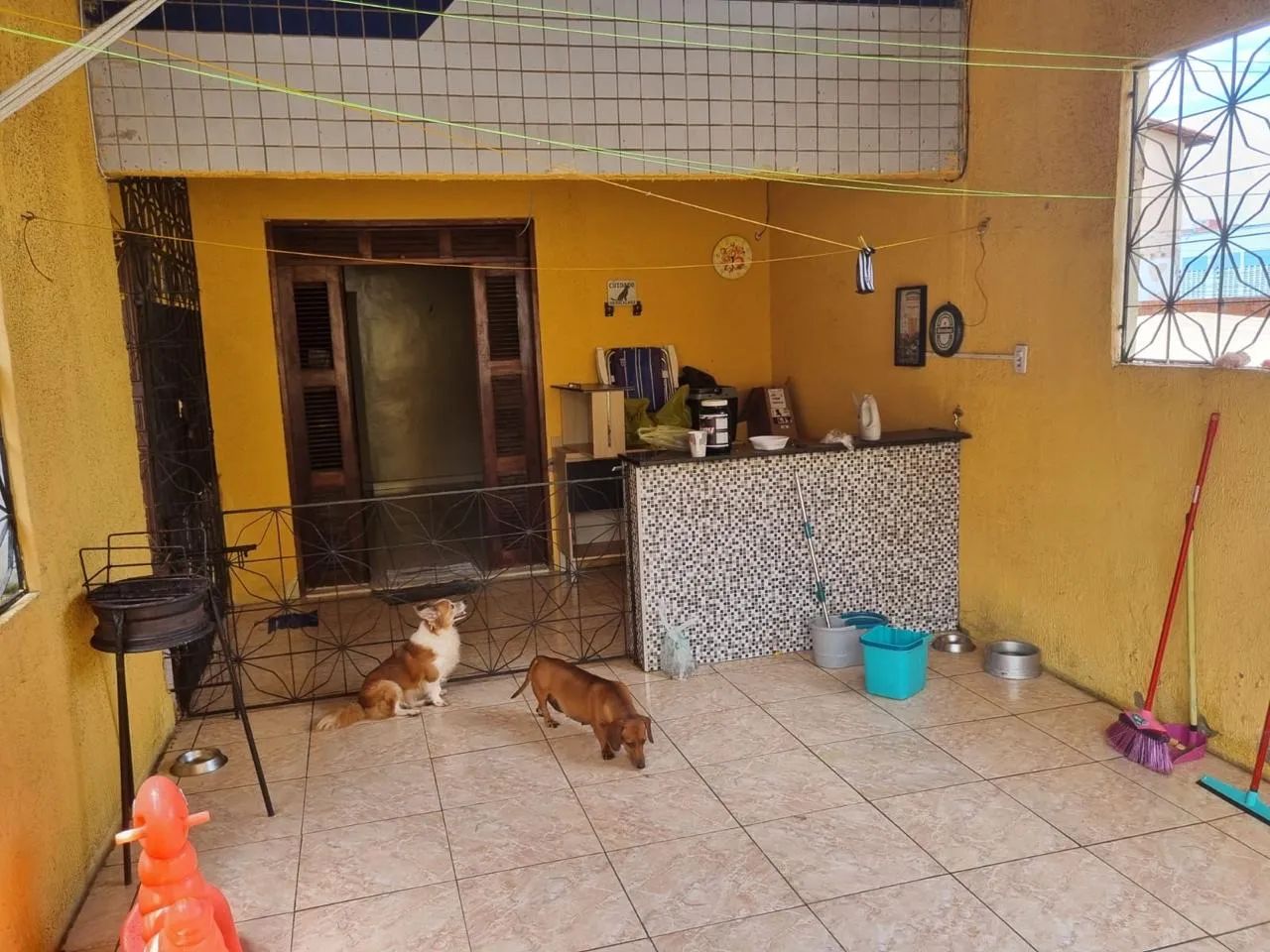 Alugo Casa Bem Localizada - Foto 2
