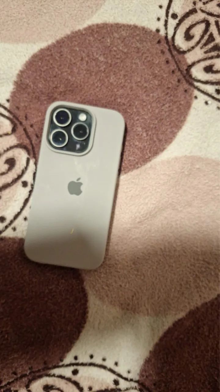 Vendo um iPhone 15 pro 256g todo original.  - Foto 2