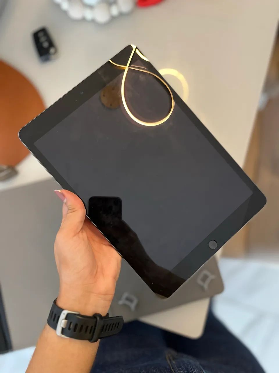 iPad 9 64GB - seminovo com case e caixa  - Foto 4