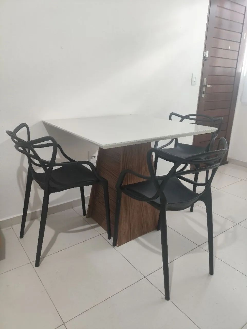 Kit 4 cadeiras de jantar, área de churrasqueira 