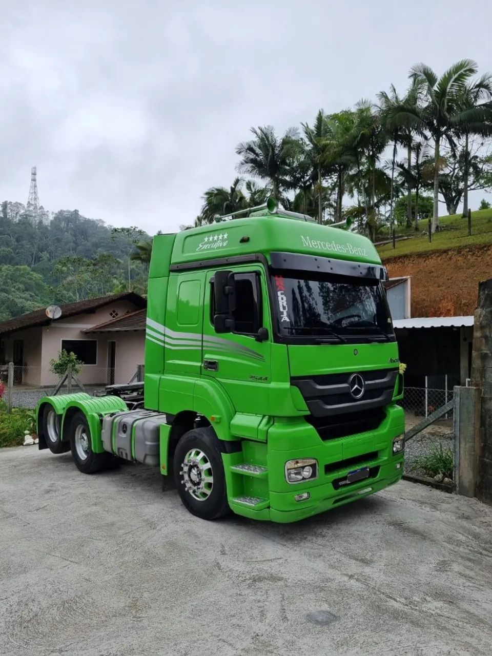 AXOR 2544 S /2010 + Carreta Porta Container 2009