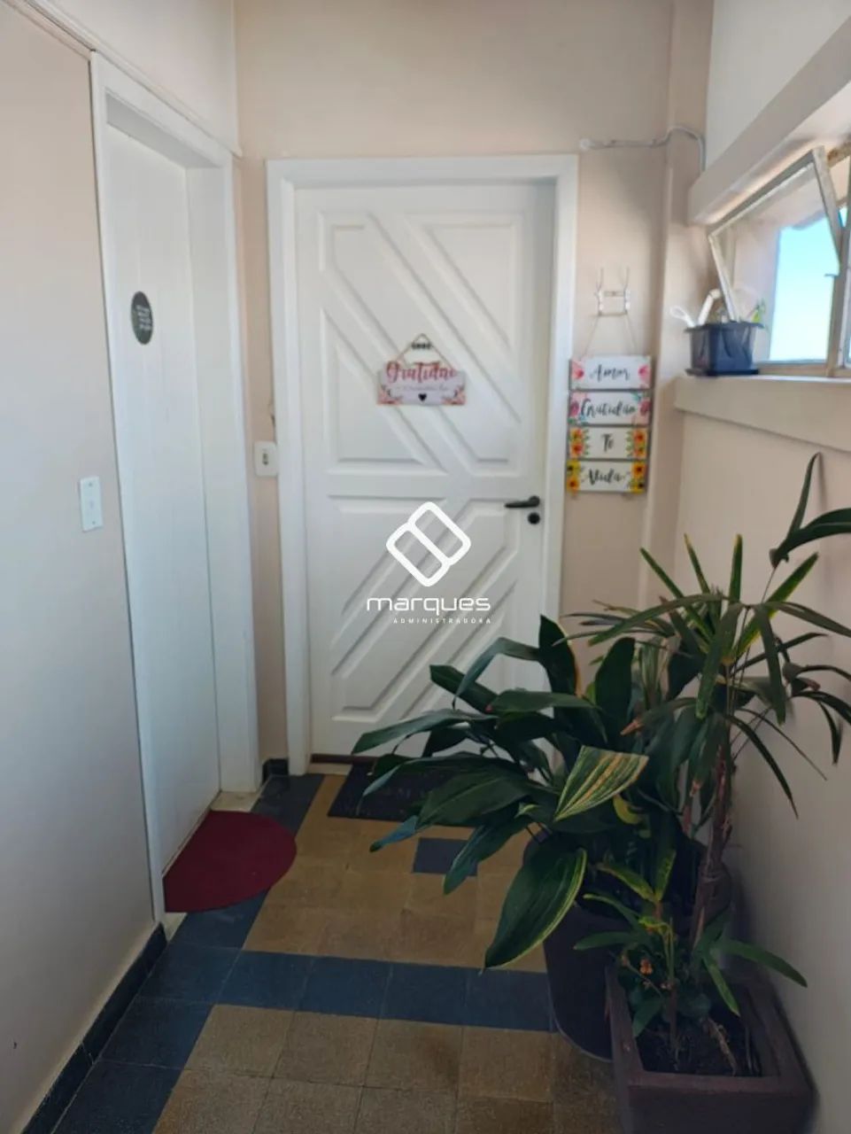 APARTAMENTO CENTRAL, AMPLO E COM BELA VISTA