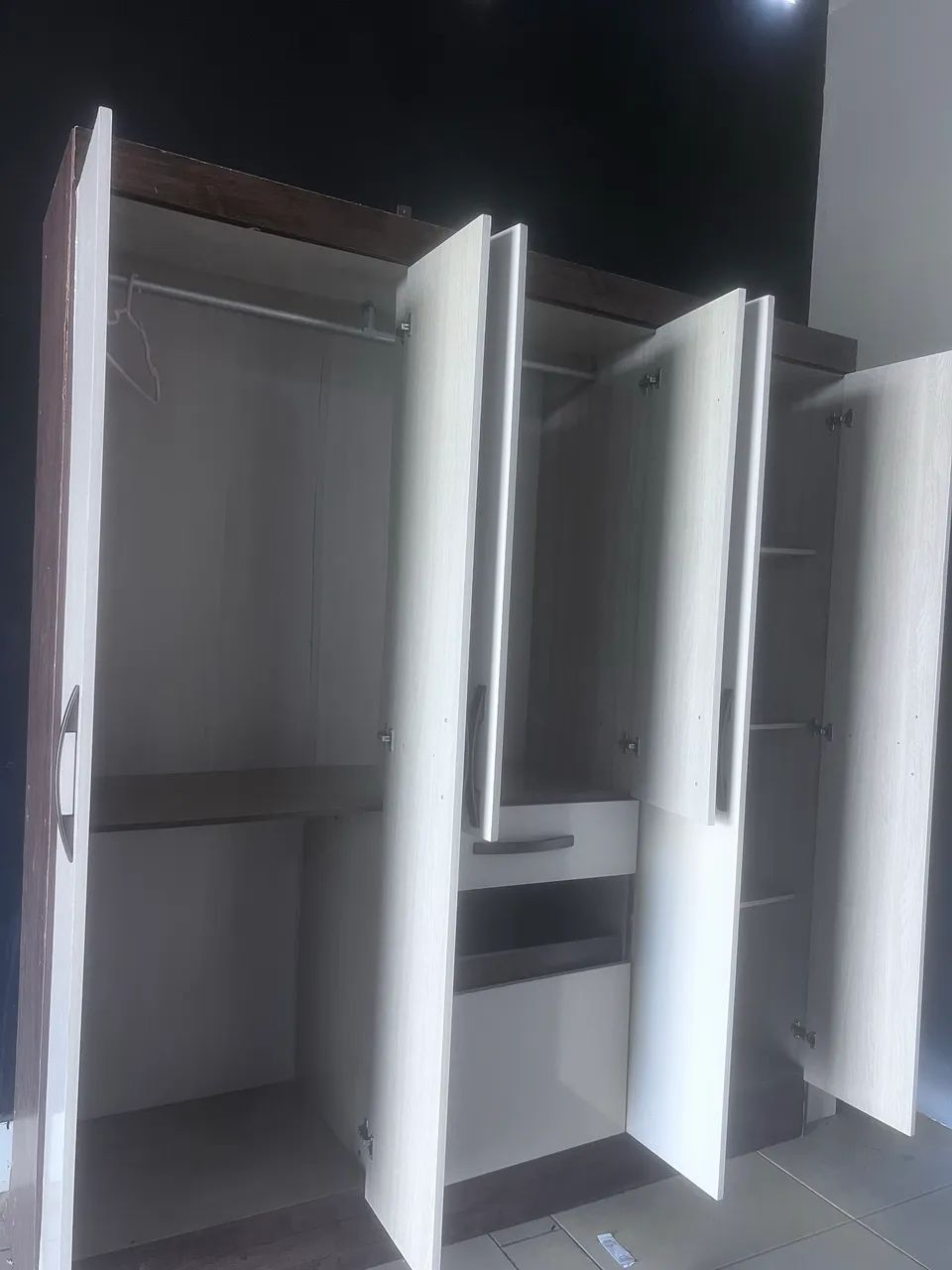 Guarda Roupa 6 portas R$ 450,00  * - Foto 4