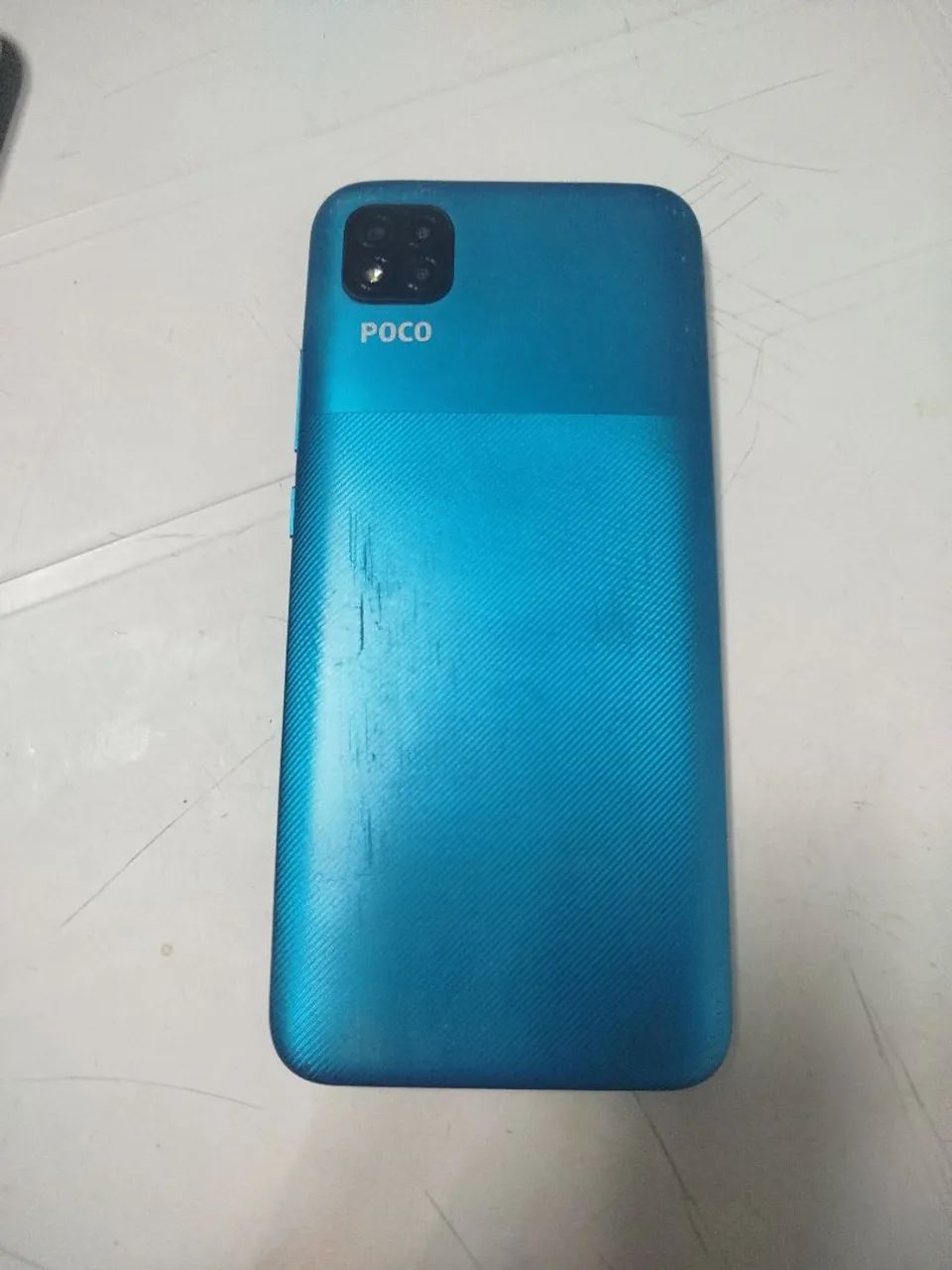 Celular POCO C3 64G est á com leve defeitinho no botão de ligar  - Foto 4