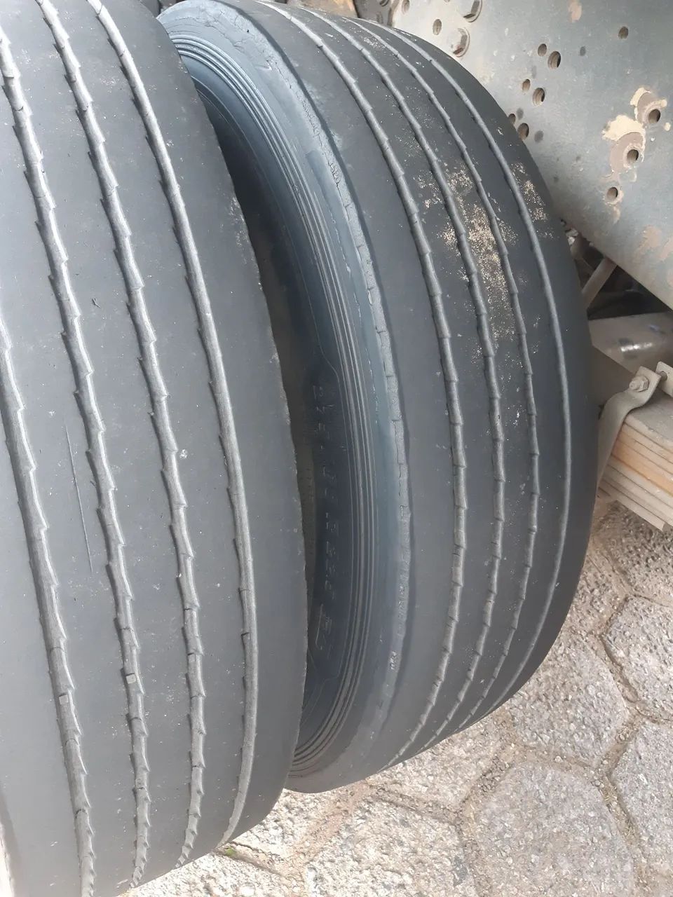 Rodas com pneus 275 - Foto 2