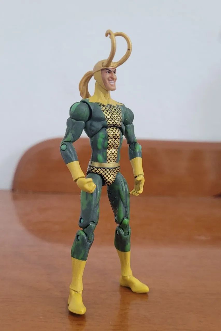 Figura Loki Marvel Universe Hasbro 3.75  - Foto 3
