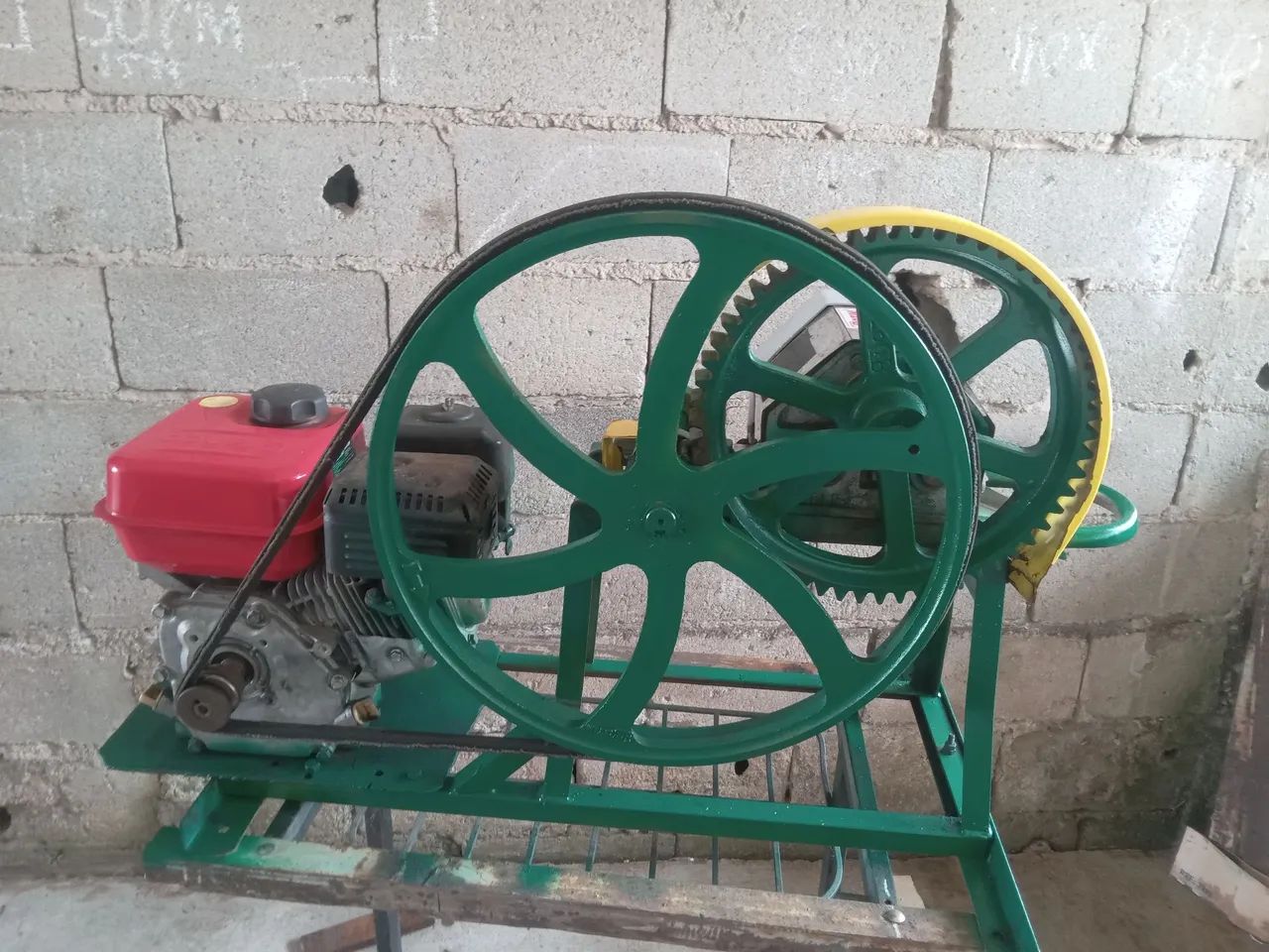 Vendo um engenho de cana  com motor gasolina 7.5 hp - Foto 2