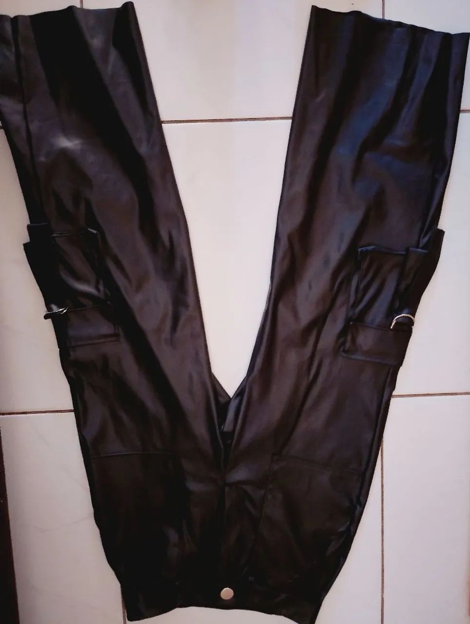 Calça cargo tecido PU