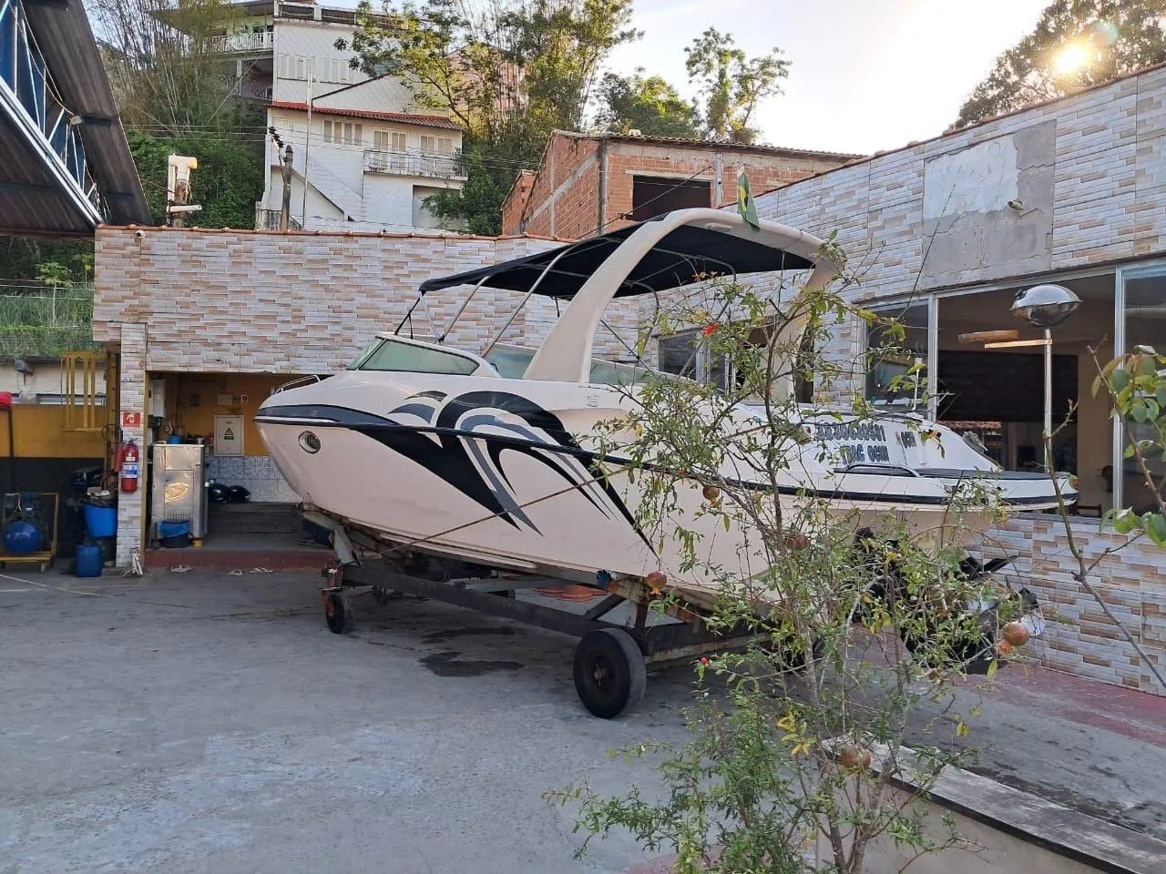 Lancha Magna 28 pés 