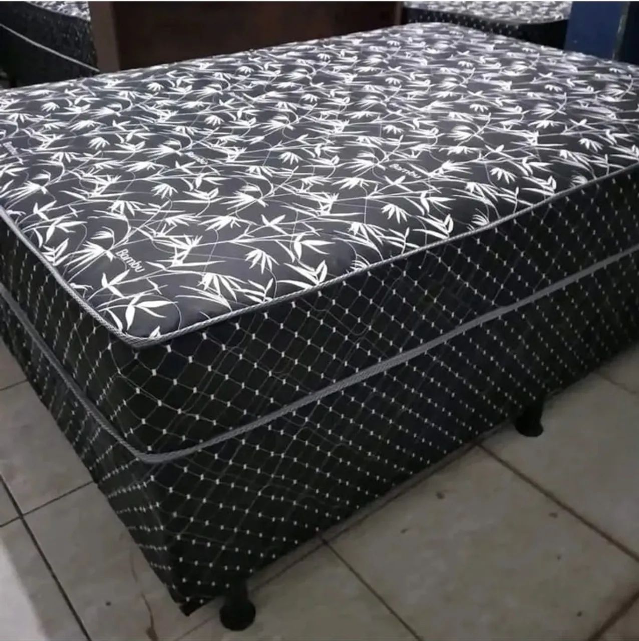 Cama casal semi nova