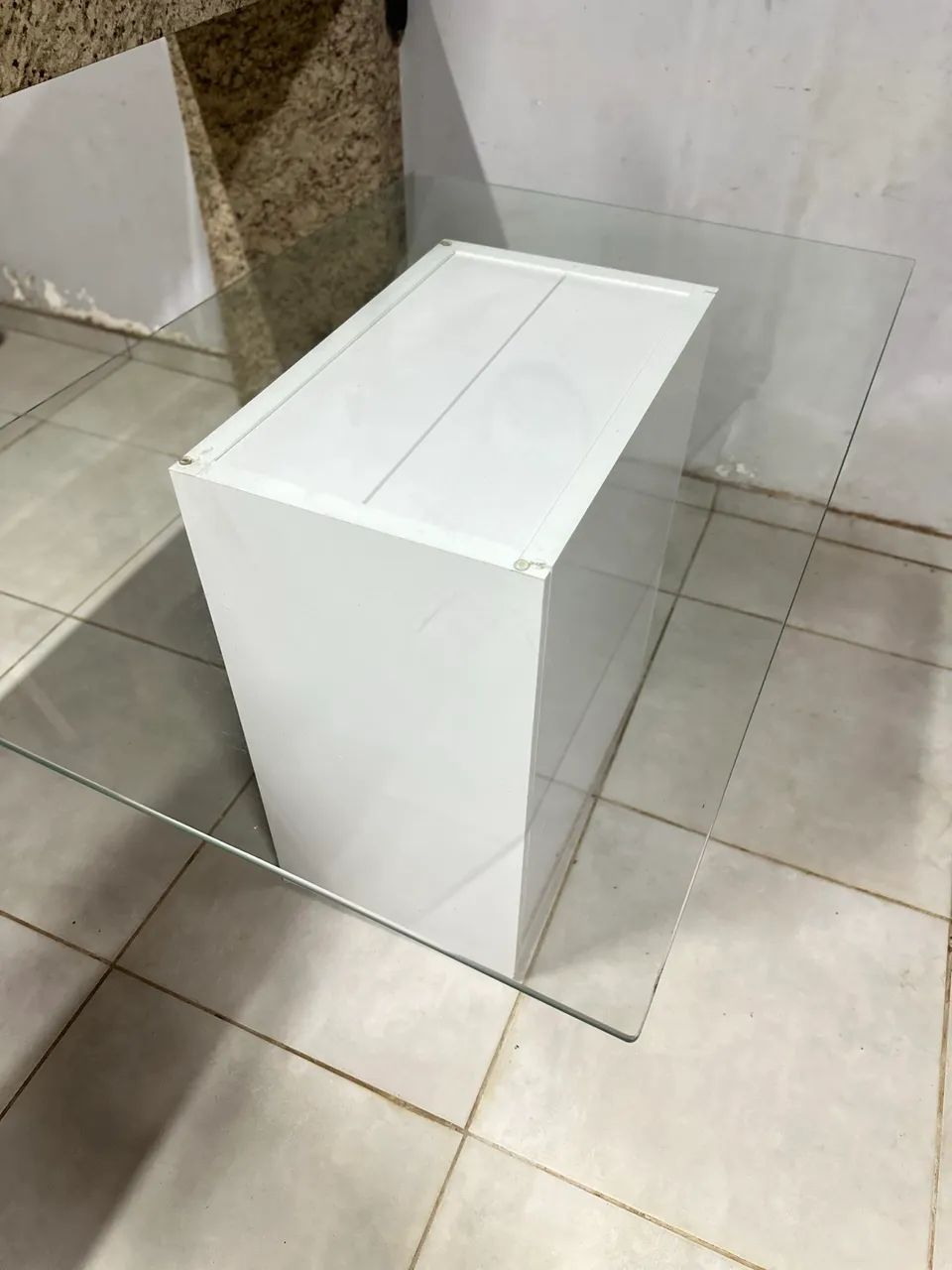 Mesa com base MDF e tampo de vidro - Foto 2