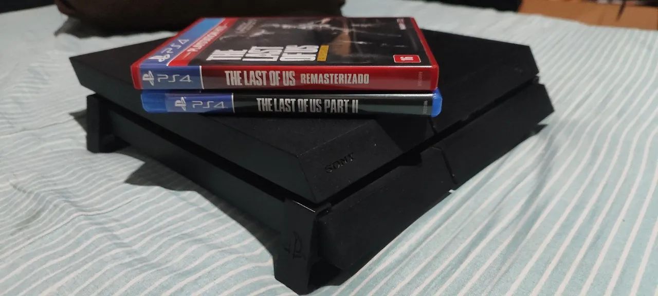 Ps4 FAT 500gb + 2 Controles originais com carregador, e 3 jogos 