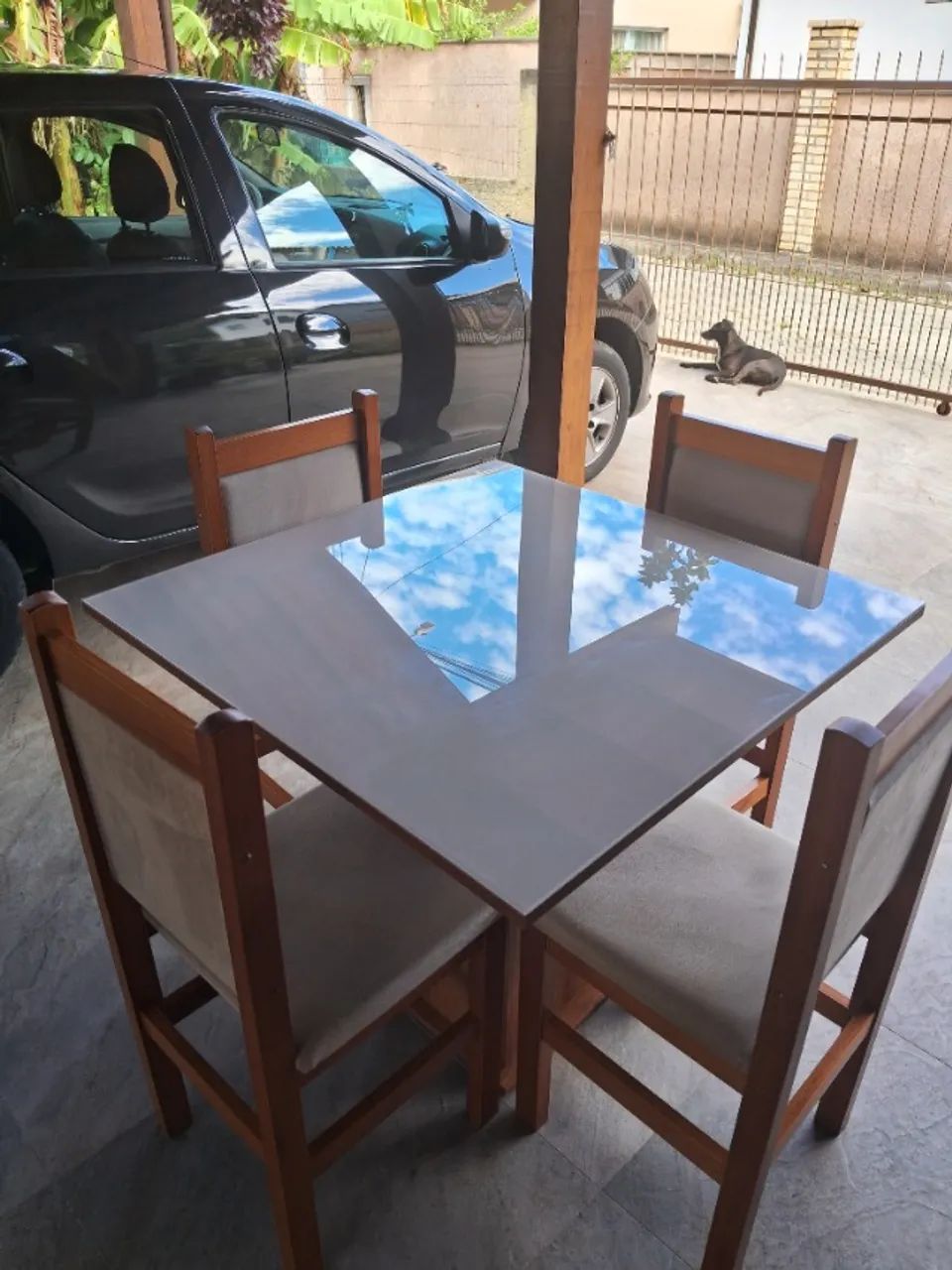 Mesa com 4 cadeiras