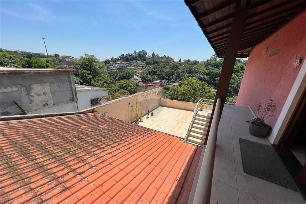 Sobrado com 3 quartos na Vl Suíssa, Ribeirão Pires, SP