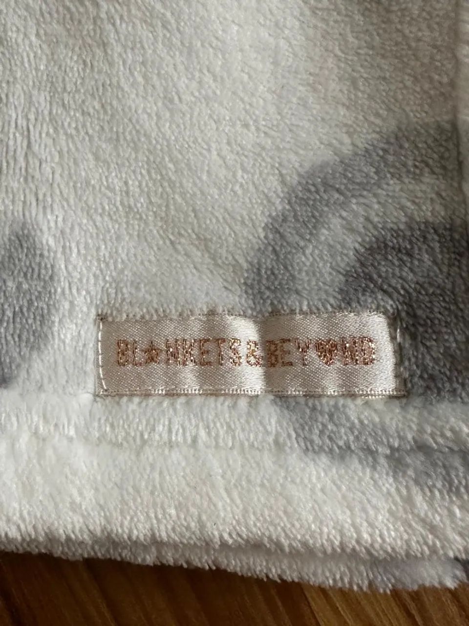 Cobertor Elefante Blankets & Beyond importada (Desapego) - Foto 2
