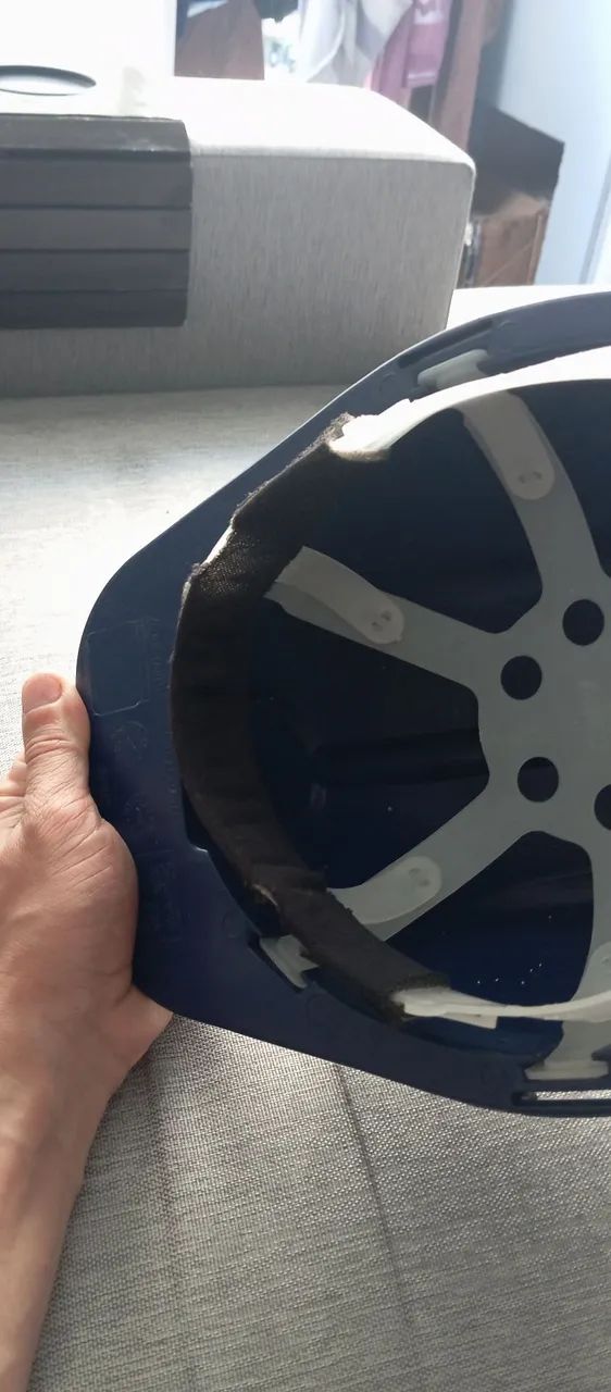 Capacete de obras pouquíssimo usado