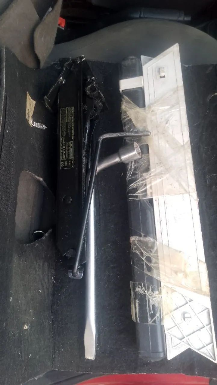 Kit chave de rodas e macaco 