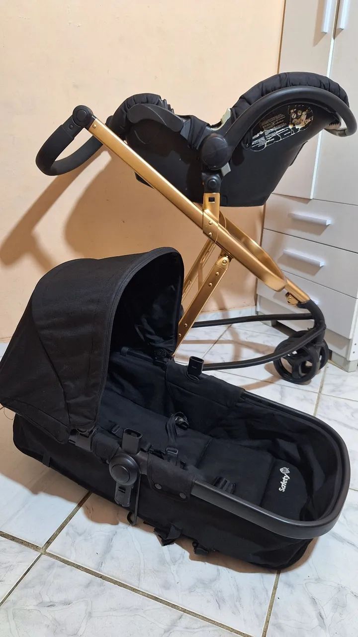 Carrinho moisés com bebê conforto 