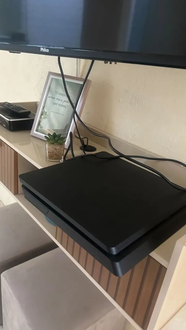 PS4 1TB Usado + Controle + 2 Jogos - Foto 4