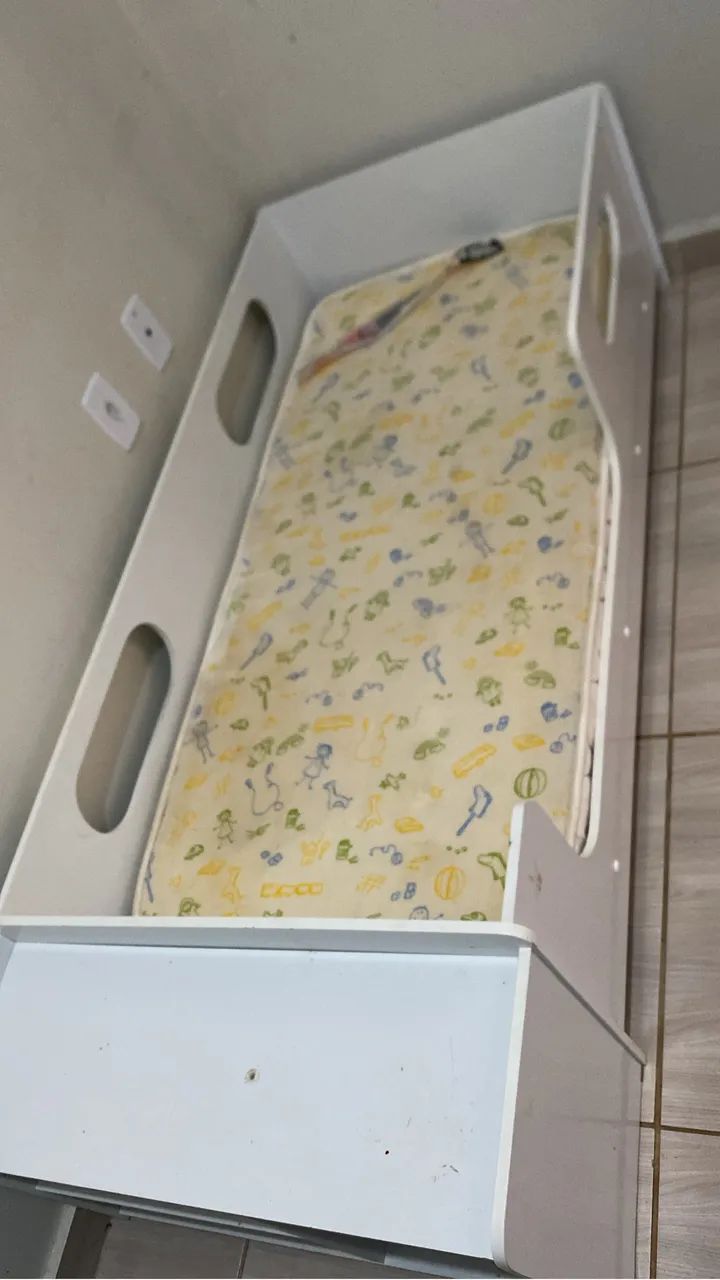Cama infantil - pouco tempo de uso