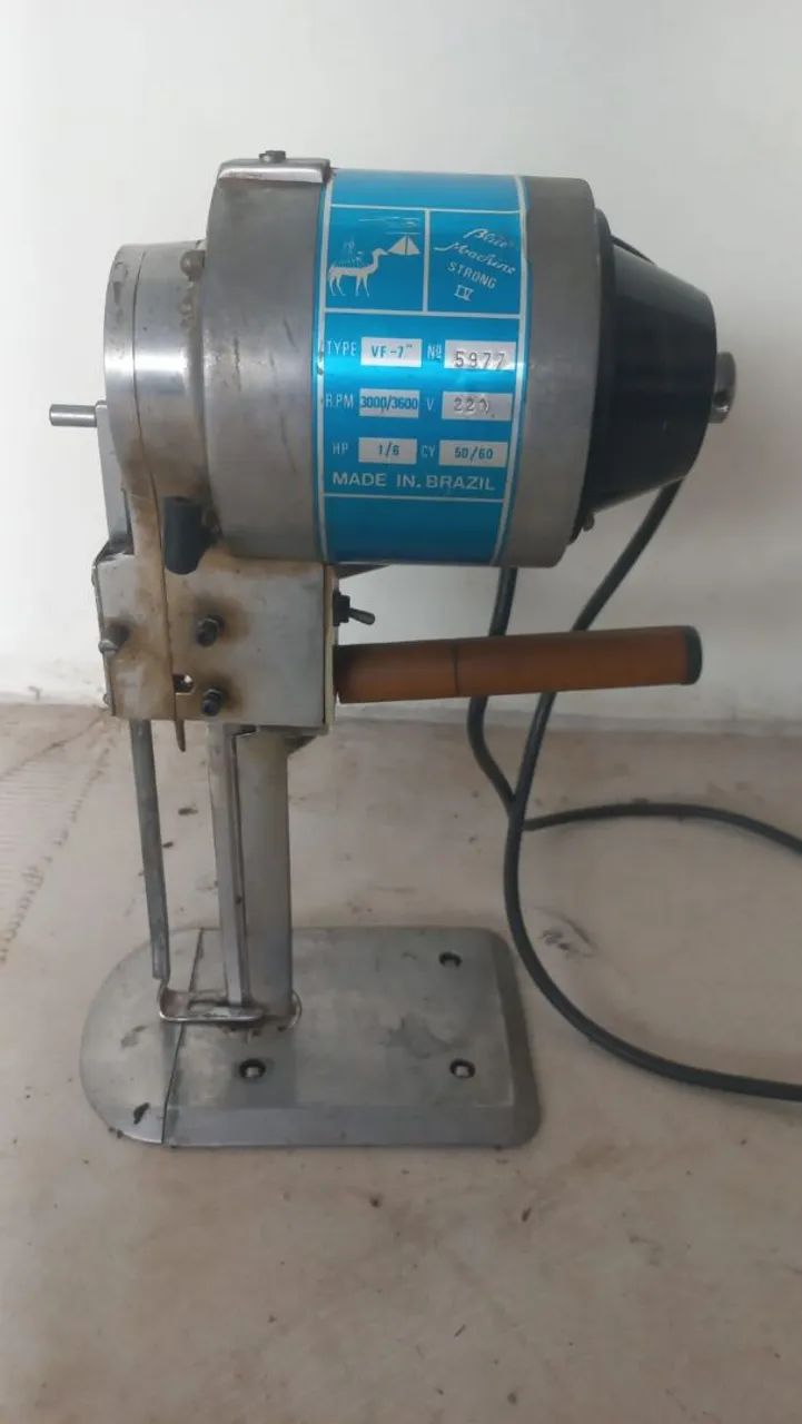 Máquina de Cortar Tecido de Faca Vertical (7 polegadas).